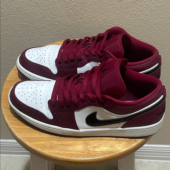 Jordan 1 Low Noble Red 553558-604 - Picture 2 of 8
